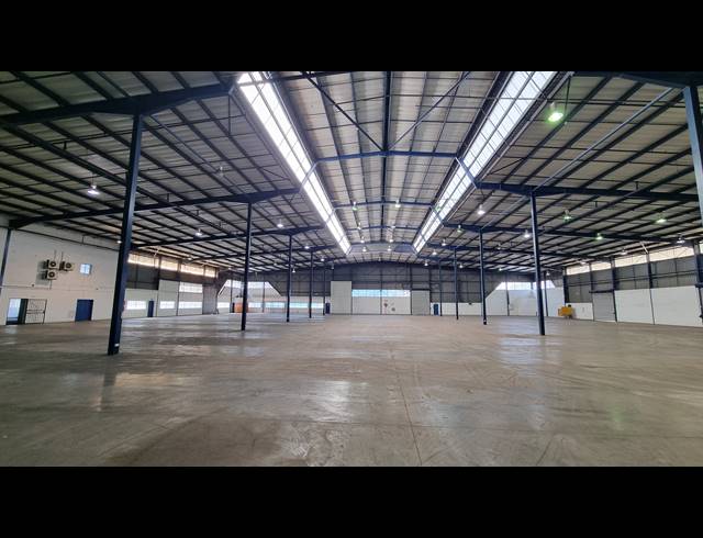 4,332M² WAREHOUSE TO LET IN JET PARK